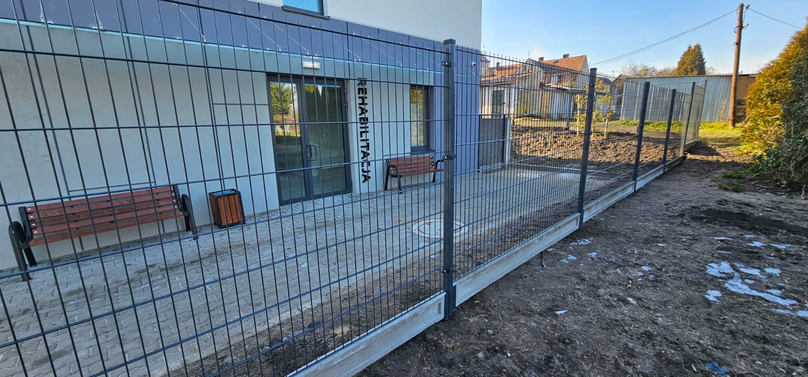 Kompletne ogrodzenie panelowe 2D 143 cm grubość drutu 5/4/5