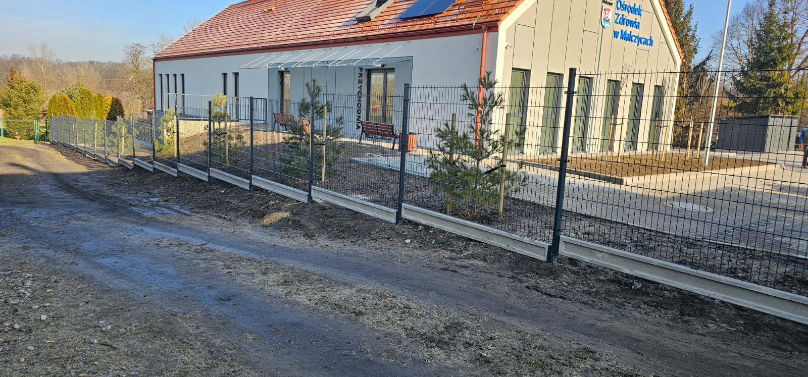 Kompletne ogrodzenie panelowe 2D 143 cm grubość drutu 6/5/6