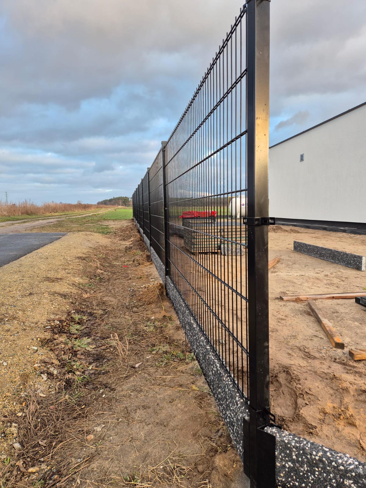 Kompletne ogrodzenie panelowe 2D 123 cm grubość drutu 6/5/6