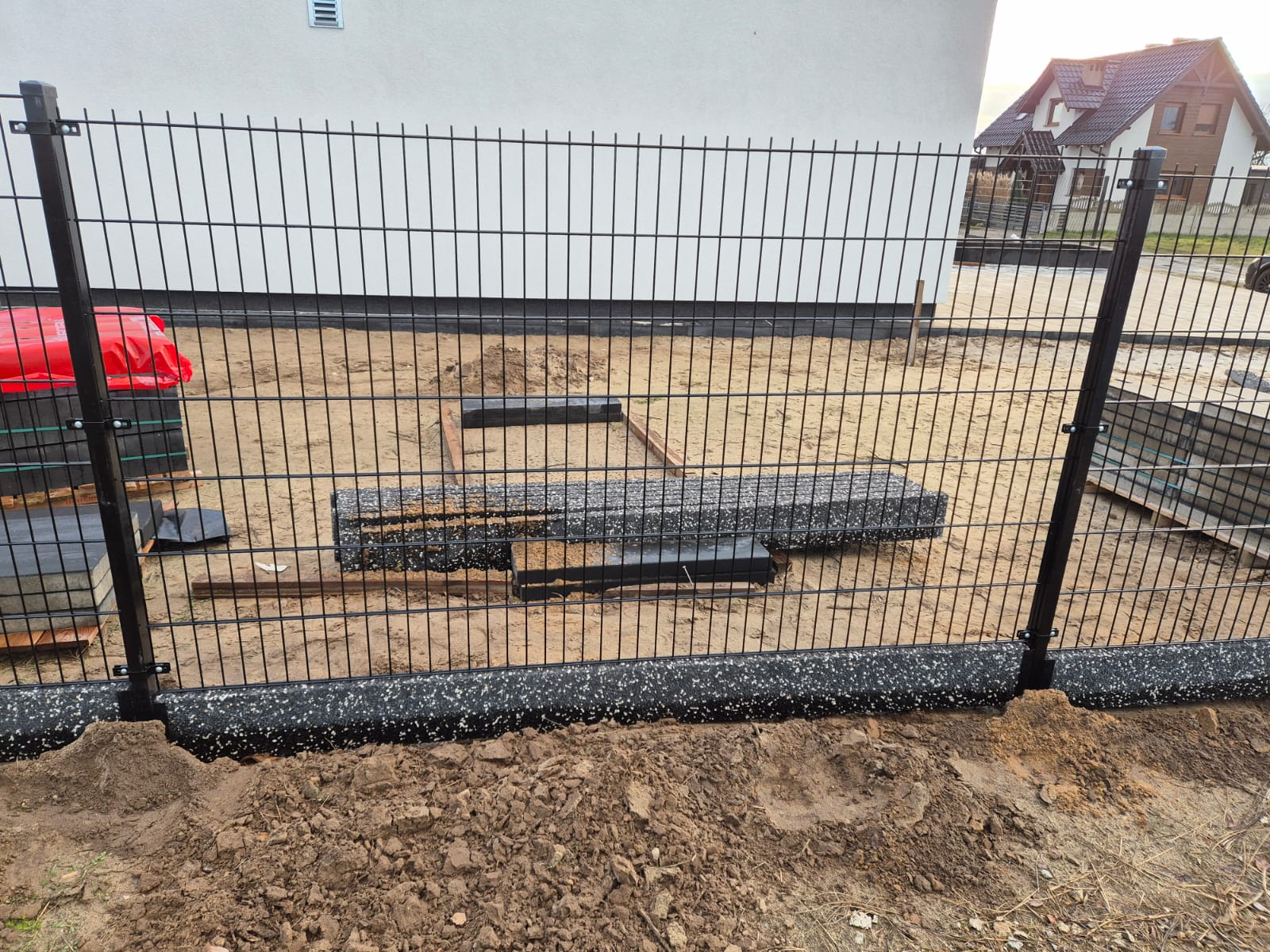 Kompletne ogrodzenie panelowe 2D 143 cm grubość drutu 8/6/8