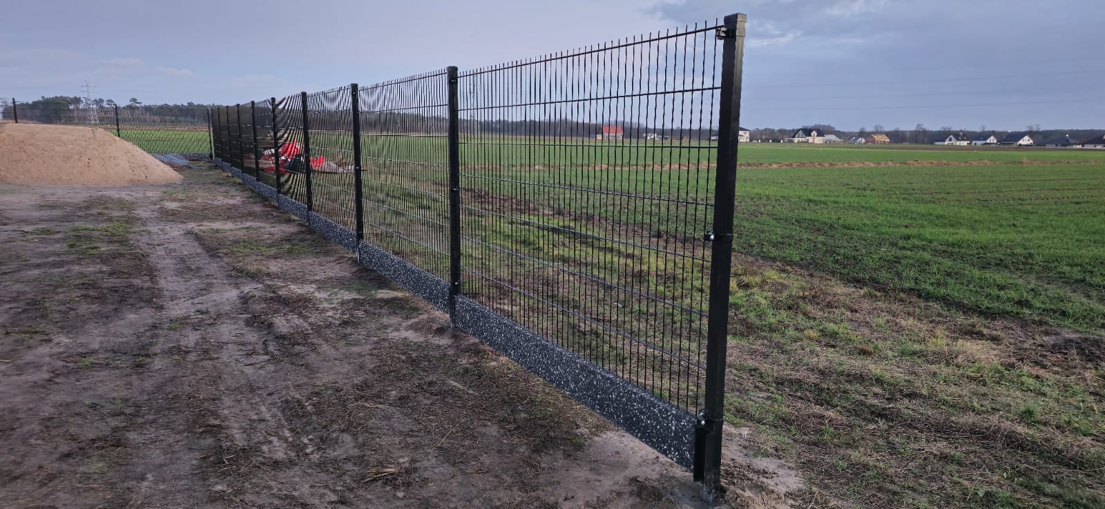 Kompletne ogrodzenie panelowe 2D 103 cm grubość drutu 8/6/8