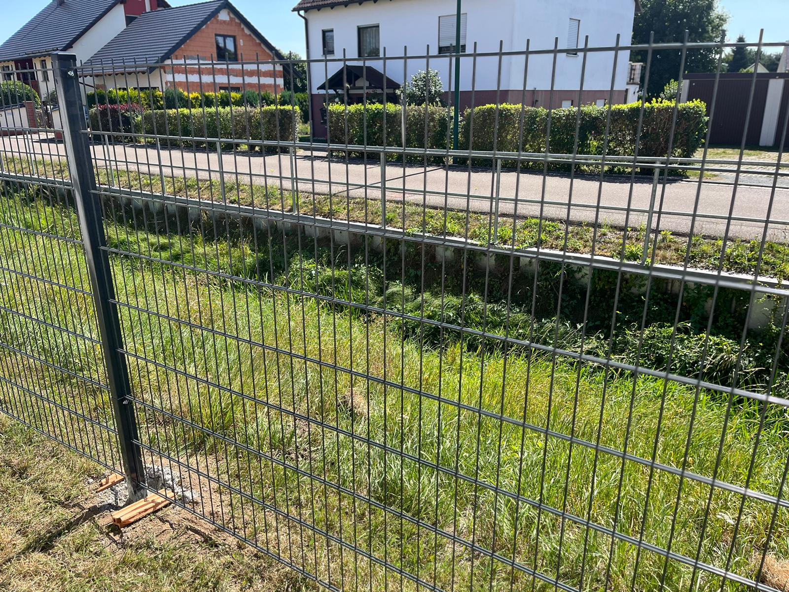 Kompletne ogrodzenie panelowe 2D 103 cm grubość drutu 6/5/6